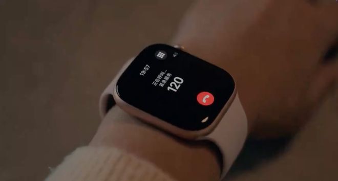 苹果展示Apple Watch广告片：跌倒检测自动报警挽救生命