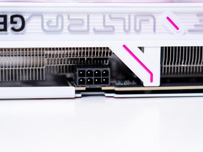 潮流外观大显存 iGame RTX 5060 Ti Ultra W OC 16GB首测