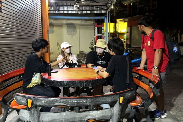中国游客在泰国街头突遭木棍砸头，悬赏征集袭击者线索！画面曝光——