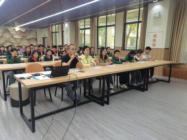 管城区外国语浔江路小学举行“书香少年”好书推荐评选活动