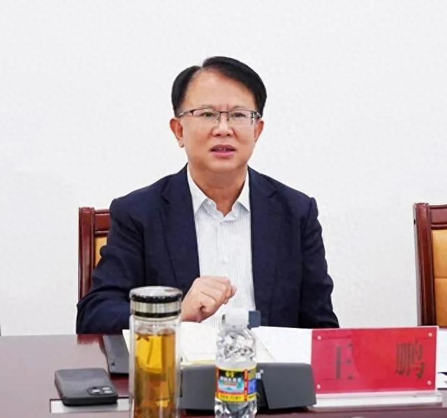 曾在清华任教的他，任市委书记