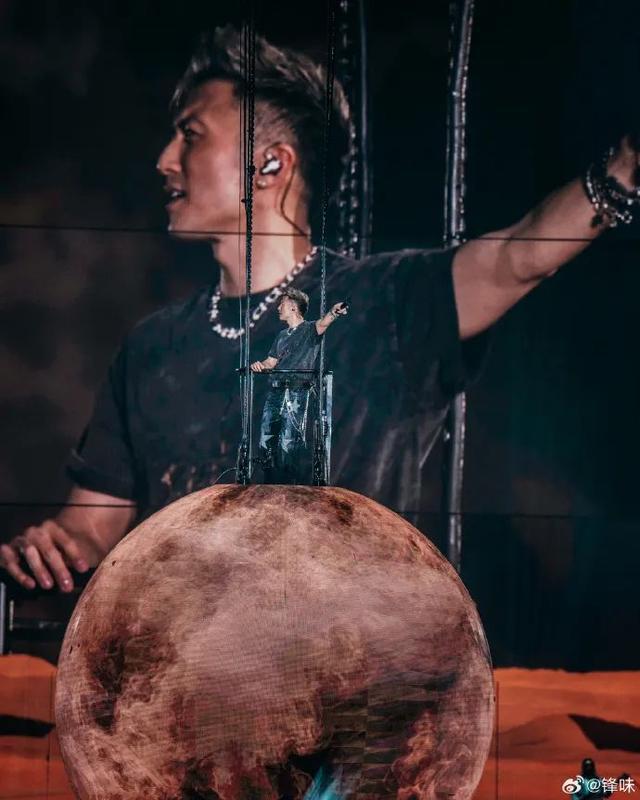 谢霆锋演唱会多个细节曝光，80多位明星到场，全场大合唱！门票被炒到17万元