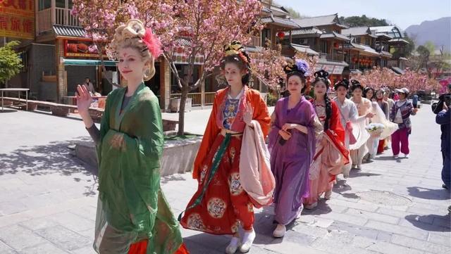 看山听水赏花香！辉县五一撒欢攻略 →