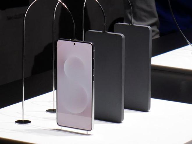 三星Galaxy S25 edge五月发布 比苹果略厚
