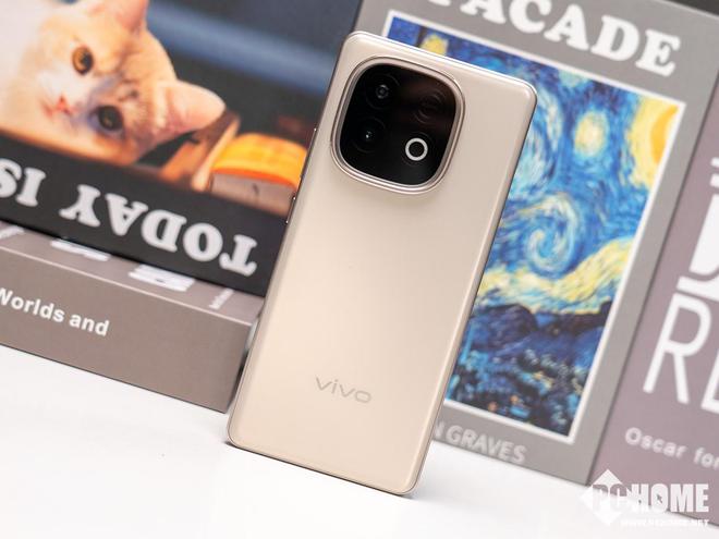vivo Y300 GT图赏：经典万里舷窗全曲舒适手感