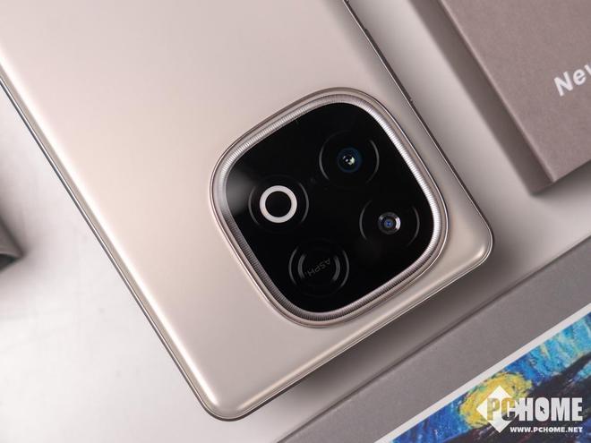 vivo Y300 GT图赏：经典万里舷窗全曲舒适手感