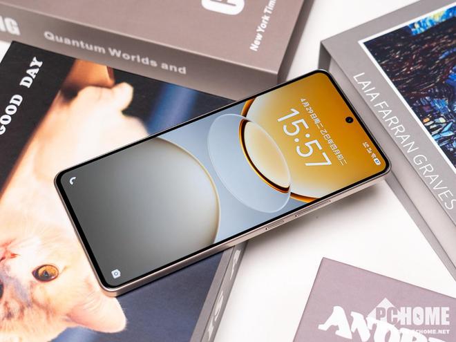 vivo Y300 GT图赏：经典万里舷窗全曲舒适手感