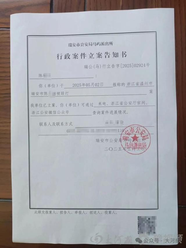小学生被老师掐脖殴打，拎起身子探出3楼窗外，警方已立案