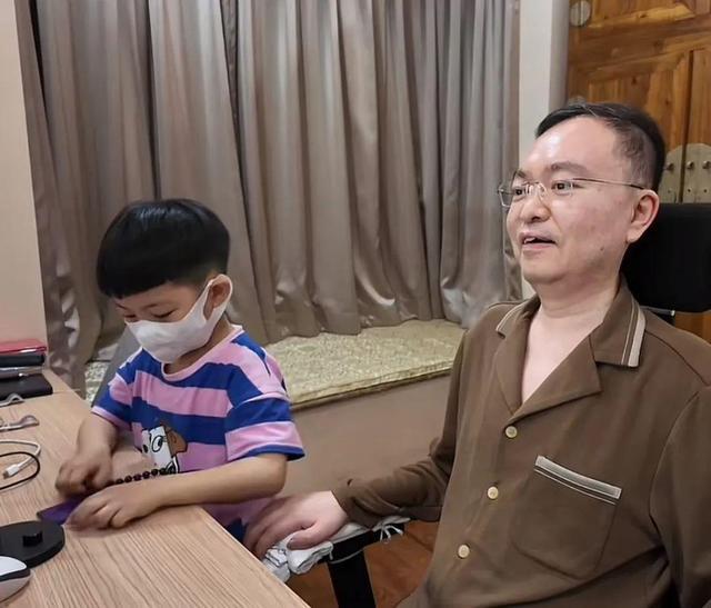 蔡磊回应获“全国自强模范” 称号：这是对罕见病群体的关怀