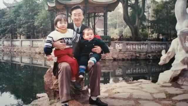 88岁百万穿搭博主“康爷爷”患病：不想消失在你们的世界里
