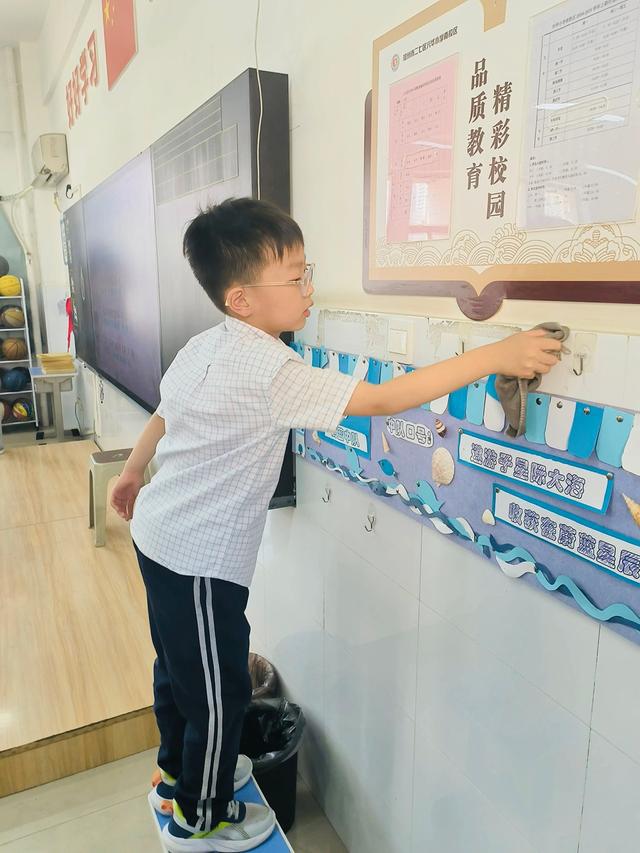 二七区兴华小学教育集团：校园有我更洁净 劳动教育放光彩