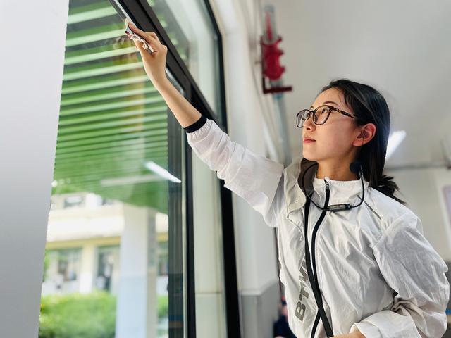 二七区兴华小学教育集团：校园有我更洁净 劳动教育放光彩