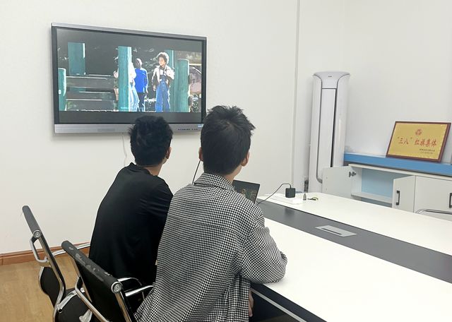 新蔡县人民检察院携手轩合社工 开展主题观影教育活动