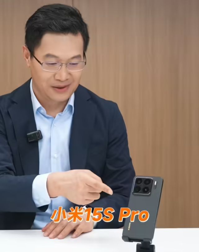 小米15S Pro外观公布：采用MIX Fold 3同款龙鳞纤维后盖