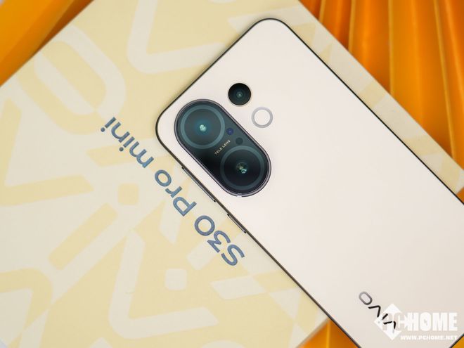 vivo S30 Pro mini图赏：夏日“颜霸”手机 色彩与轻盈完美融合