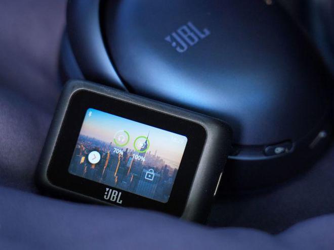 JBL TOUR ONE M3音乐头等舱体验： 满足无损音频传输需求