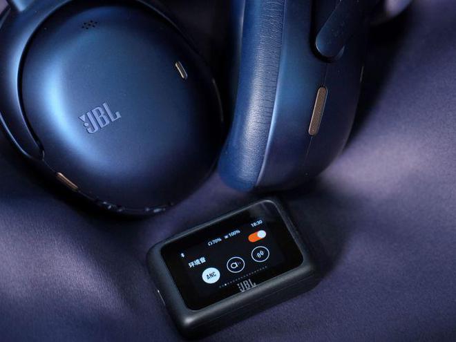 JBL TOUR ONE M3音乐头等舱体验： 满足无损音频传输需求