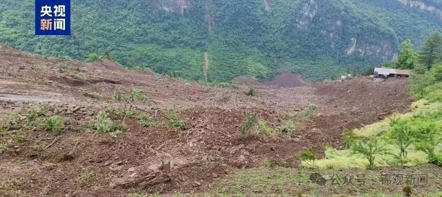 贵州山体滑坡致6栋8户十余人被困，存在二次滑坡风险！前一晚连夜暴雨，事发山地坡度较陡