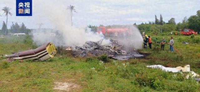 泰国一小型飞机坠毁 造成多人死亡