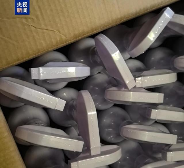 央视曝光上门免费清洁服务骗局:老人花3万买420瓶清洁剂
