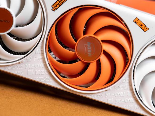 喵萌可爱的超值甜品卡 COLORFIRE RTX 5060橘影橙评测