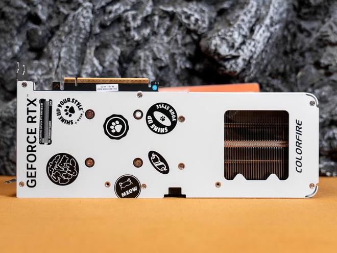 喵萌可爱的超值甜品卡 COLORFIRE RTX 5060橘影橙评测