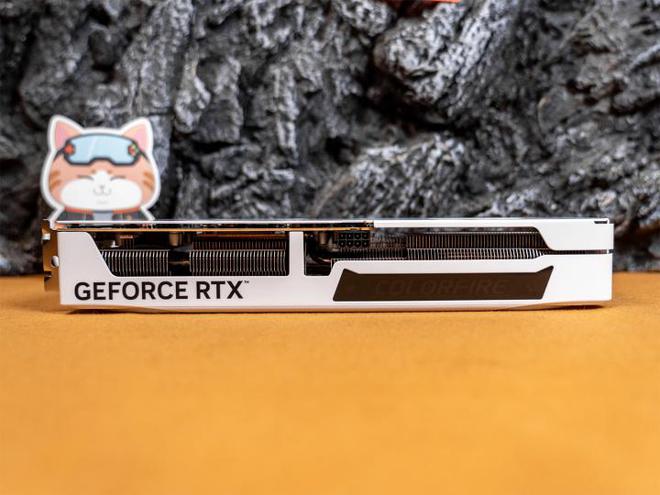 喵萌可爱的超值甜品卡 COLORFIRE RTX 5060橘影橙评测
