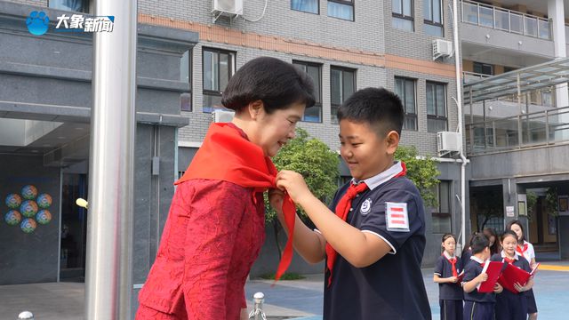72名新队员入队！全国人大代表买世蕊现场送上"成长干货"