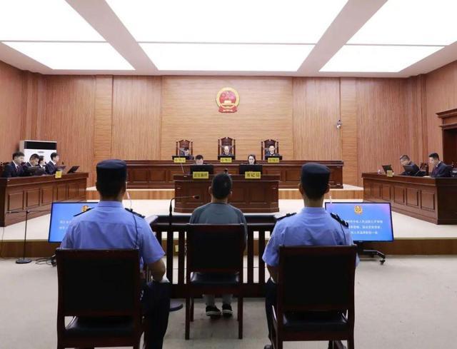 违规放贷63.9亿 光大信托闫桂军受审