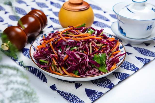 这种蔬菜花青素含量比蓝莓还高！夏天凉拌吃营养又美味→