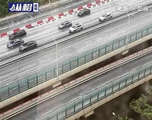 上海高架现白色泡沫似下雪？官方回应！