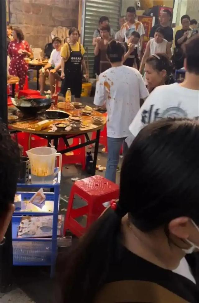 坠锅猫咪仍不治身亡！店主因处置到位获赞无数，生意反而更好了