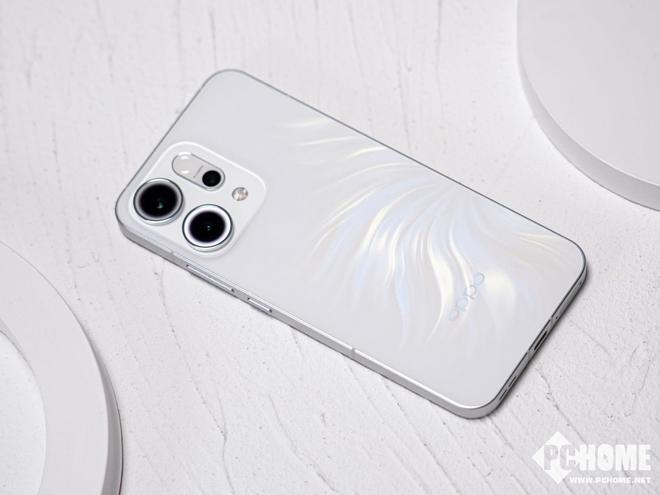 OPPO Reno 14「人鱼姬」图赏：首创流光幻影 仿佛鱼尾自由摆动