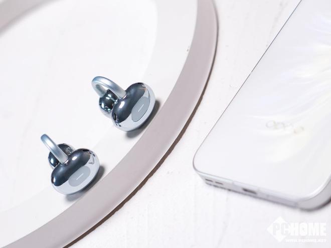 OPPO Reno 14「人鱼姬」图赏：首创流光幻影 仿佛鱼尾自由摆动