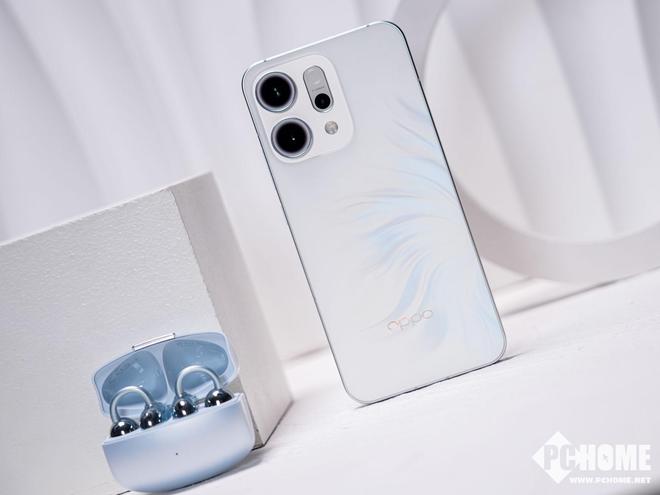 OPPO Reno 14「人鱼姬」图赏：首创流光幻影 仿佛鱼尾自由摆动