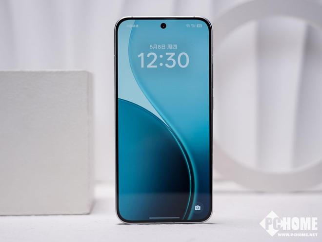 OPPO Reno 14「人鱼姬」图赏：首创流光幻影 仿佛鱼尾自由摆动