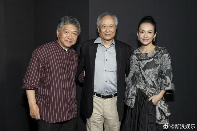 章子怡、李安罕见同框互动，再现25年前经典场景，还与台下日本导演是枝裕和合影