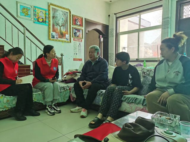沁阳市儿童福利“五彩工作室”手拉手童心守望怀川娃入户走访