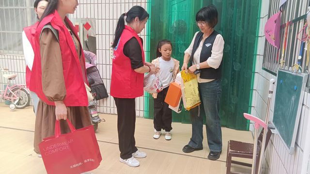 沁阳市儿童福利“五彩工作室”手拉手童心守望怀川娃入户走访