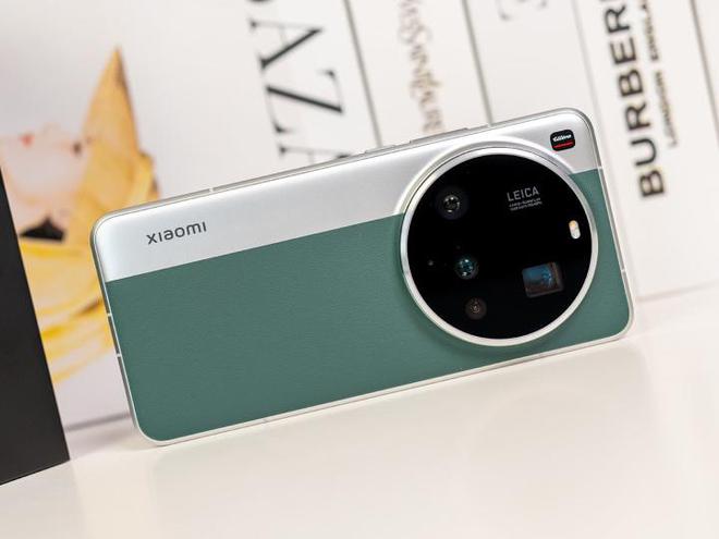 并驾齐驱 华为Mate 70系列销量逼近小米15系列