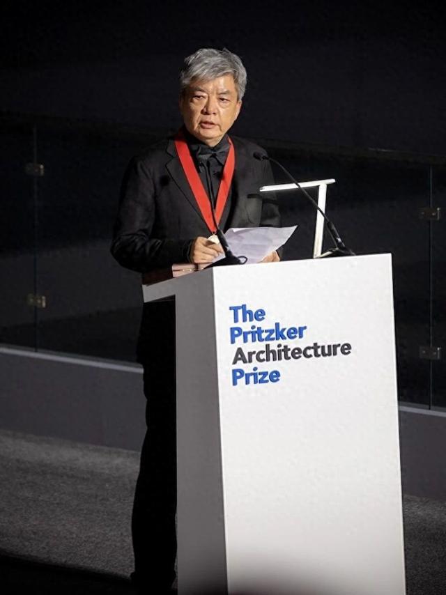 中国建筑师刘家琨获颁2025年普利兹克建筑奖
