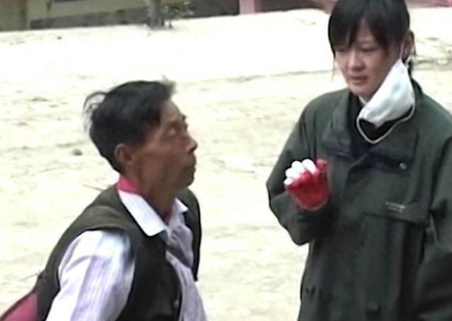 汶川地震朱大爷已于2011年去世,李小萌发视频缅怀