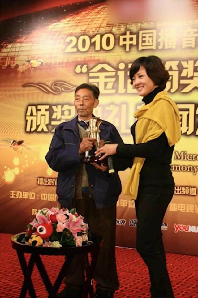 汶川地震朱大爷已于2011年去世,李小萌发视频缅怀