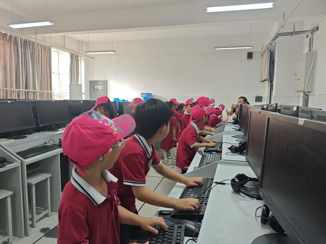 新晨锦和幼儿园萌娃探秘莲花街小学