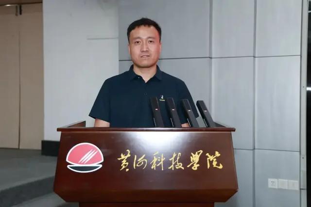 黄河科技学院成功举办第十二届青年讲坛