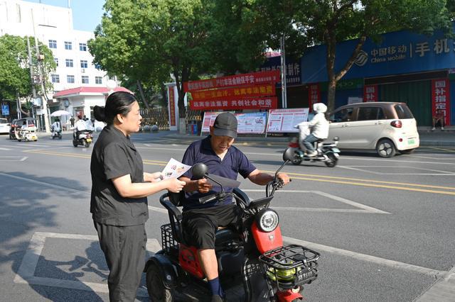 南召法院积极参与县防范和打击非法集资宣传活动
