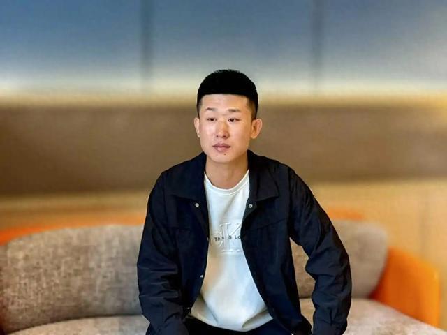 男子偷盗为儿治病，狱中得知儿子去世，骨灰撒在监狱旁