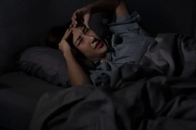 一躺到床上就胡思乱想睡不着，3 个方法，脑子一下就“空”了！
