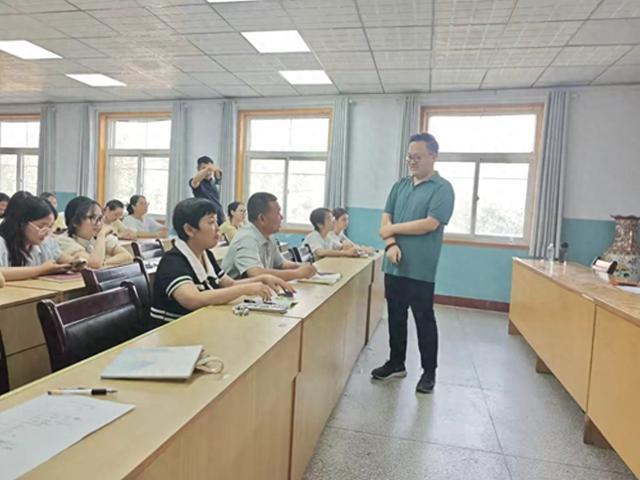 二七区苗圃小学举行心理健康培训，护航心灵点亮教育人生