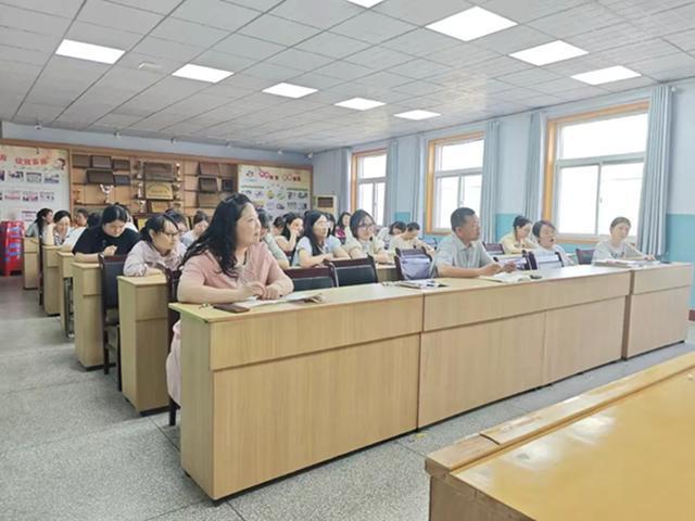 二七区苗圃小学举行心理健康培训，护航心灵点亮教育人生